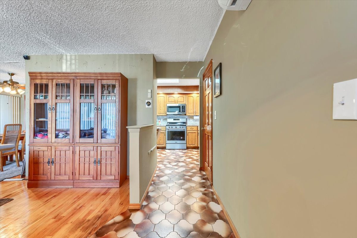 114 Greencroft Avenue Staten Island, NY 10308 - Photo 7 of 30