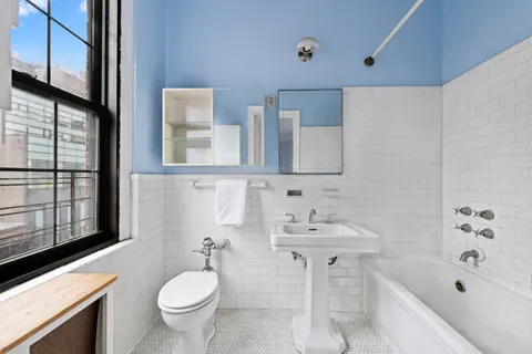 $2,150,000 | 161 West 75th Street, Unit 10A | Upper West Side