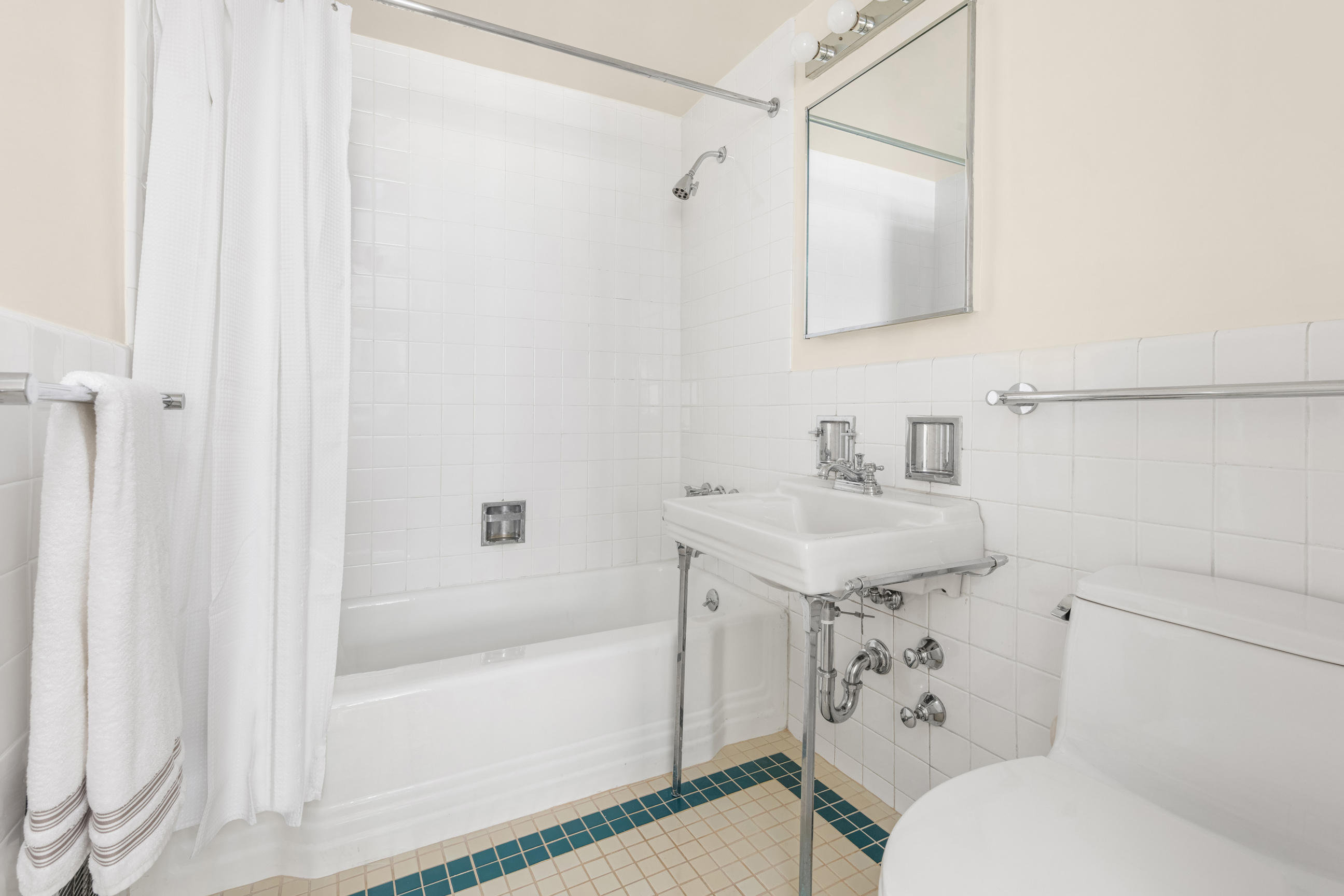 25 Sutton Place South, Unit 4I Manhattan, NY 10022 - Photo 8 of 16 a bathroom with a sink toilet and shower