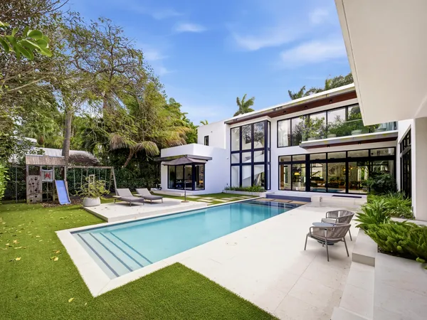 $8,888,000 | 229 Ridgewood Road, Miami, FL 33133