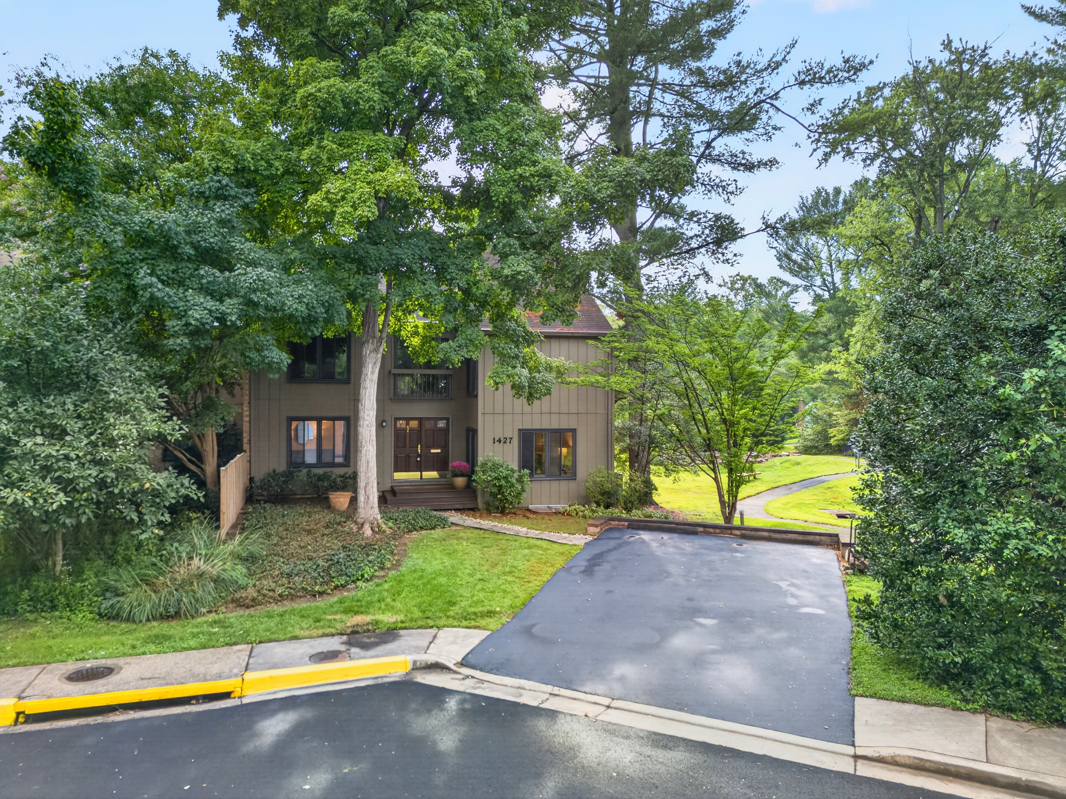 1427 Green Run Lane Reston, VA 20190 - Photo 2 of 46 Gallery Image 2