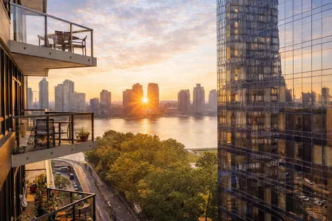 $975,000 | 100 United Nations Plaza, Unit 19C | Midtown East