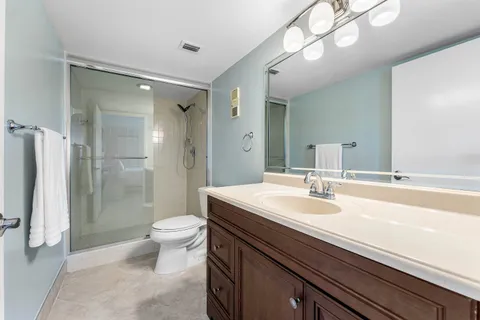 $215,000 | 7076 Huntington Lane, Unit 502, Delray Beach, FL 33446