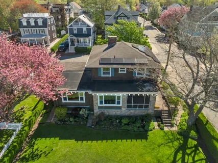 $3,000,000 | 4 Van Zandt Avenue, Newport, RI 02840