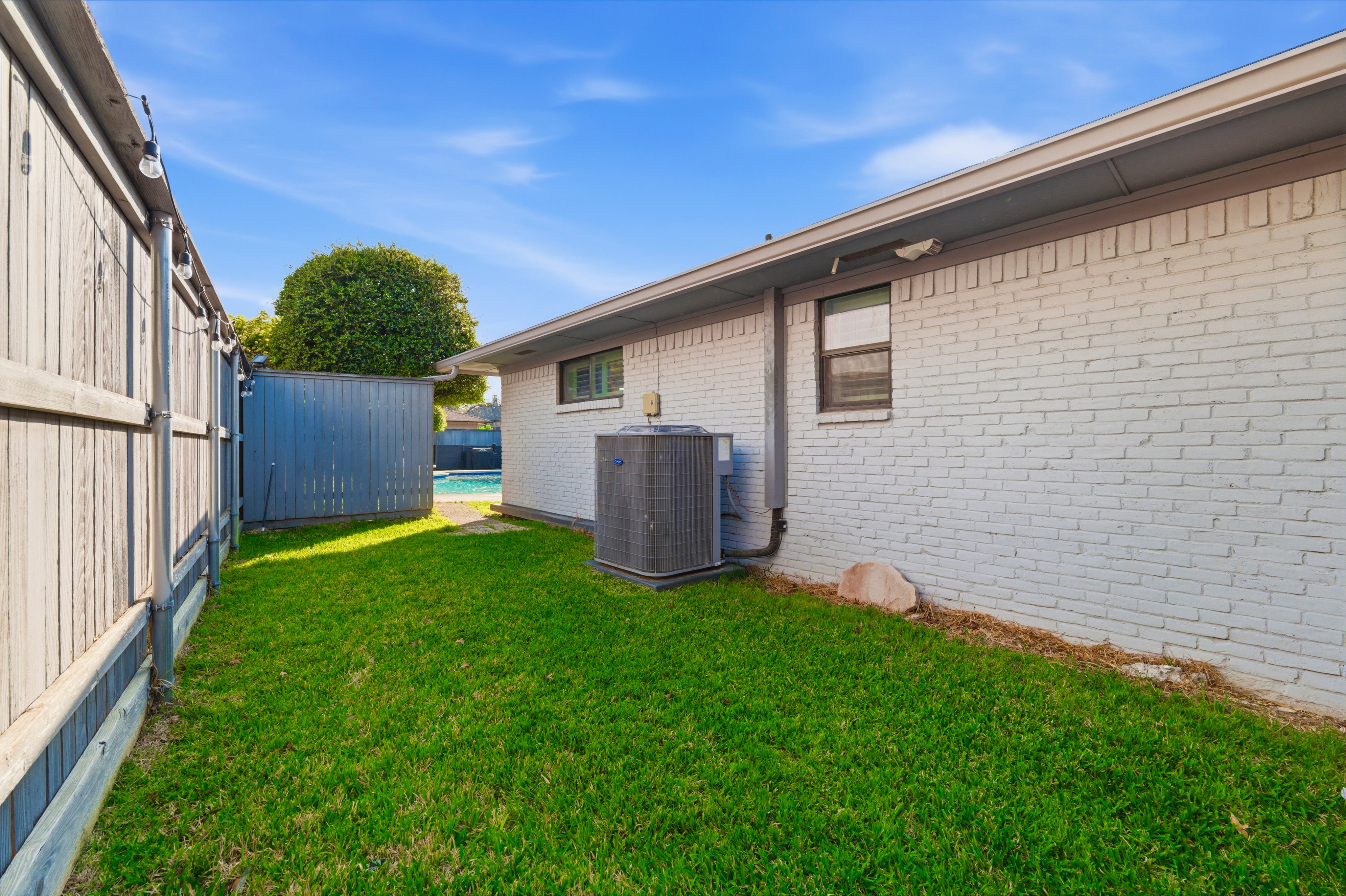 10717 Ferndale Road Dallas, TX 75238 - Photo 35 of 42