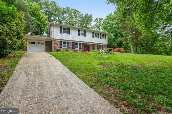 $4,175 | 8805 Menard Court, Alexandria, VA 22309