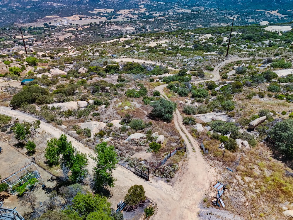 21038 Fog Ridge Alpine, CA 91901 - Photo 3 of 23