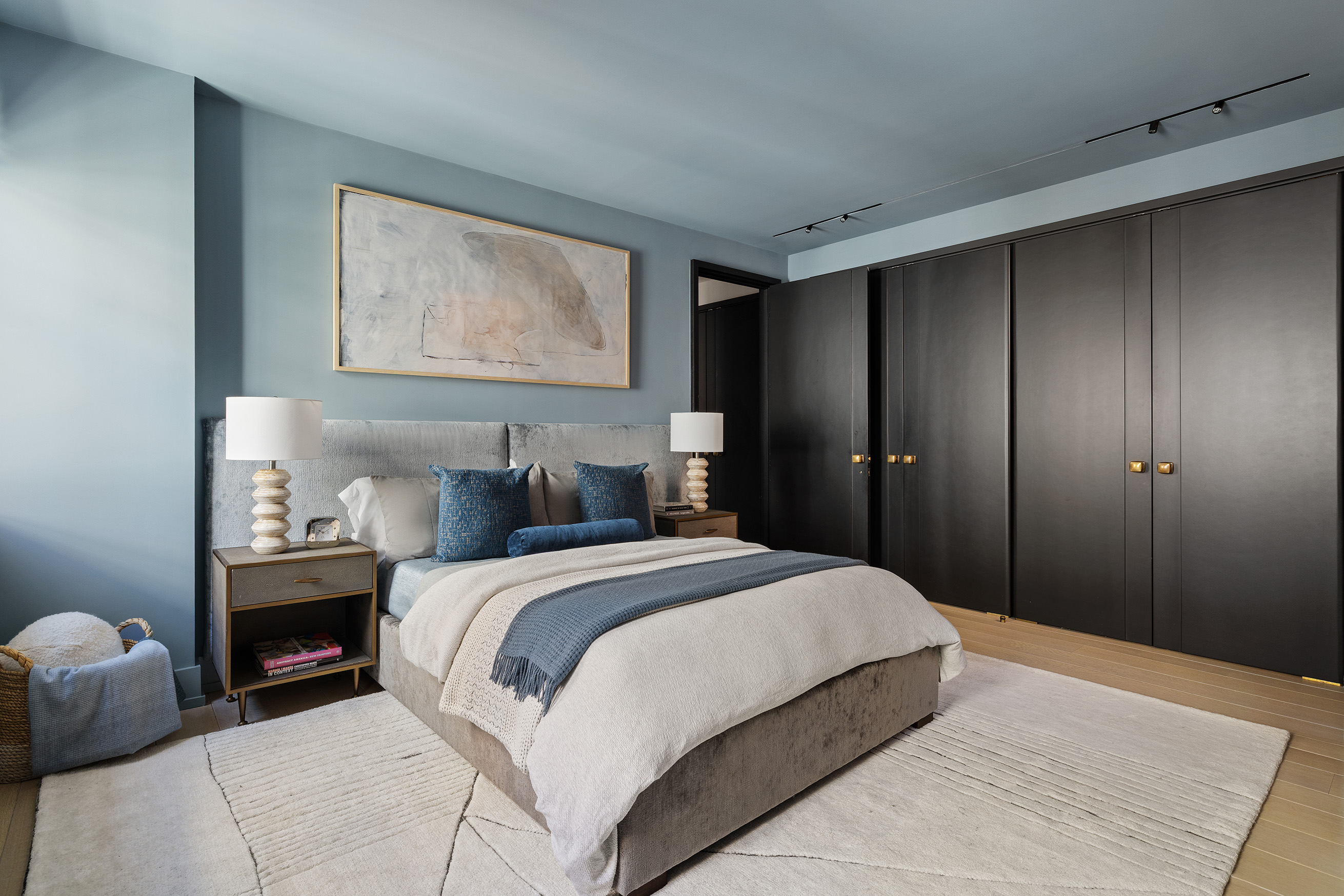 443 Greenwich Street, Unit PHD Manhattan, NY 10013 - Photo 22 of 32 a bedroom with a bed and a painting