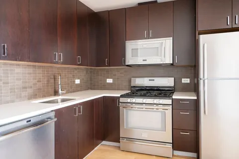$3,300 | 30-50 21st Street, Unit 6Y | Astoria