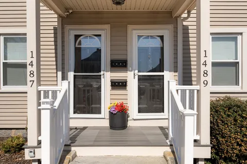 $635,000 | 1487-1489 Centre Street, Unit 2, Boston, MA 02132