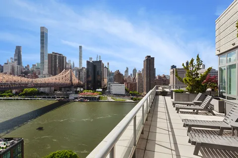 $990,000 | 415 Main Street, Unit 9D | Roosevelt Island