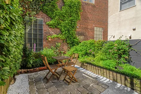 $380,000 | 142 Carpenter Street, Philadelphia, PA 19147