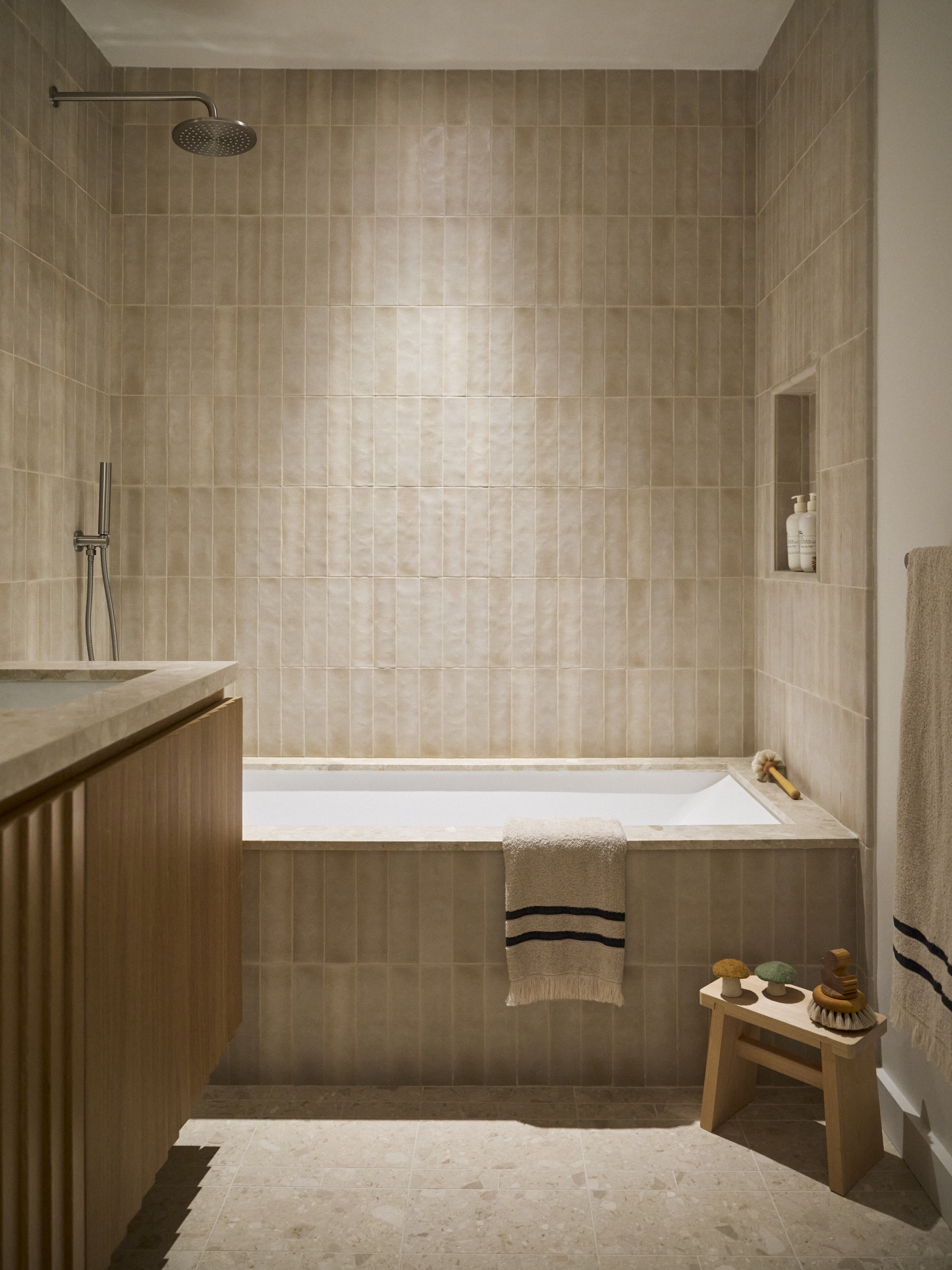 323 Bergen Street, Unit PH608E Brooklyn, NY 11217 - Photo 11 of 37 a bathroom with a bathtub and shower