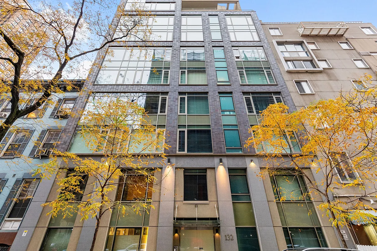 132 East 30th Street, Unit 2 Manhattan, NY 10016 - Photo 12 of 14 front view of a building