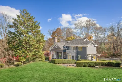$2,698,000 | 135 Comstock Hill Road, New Canaan, CT 06840