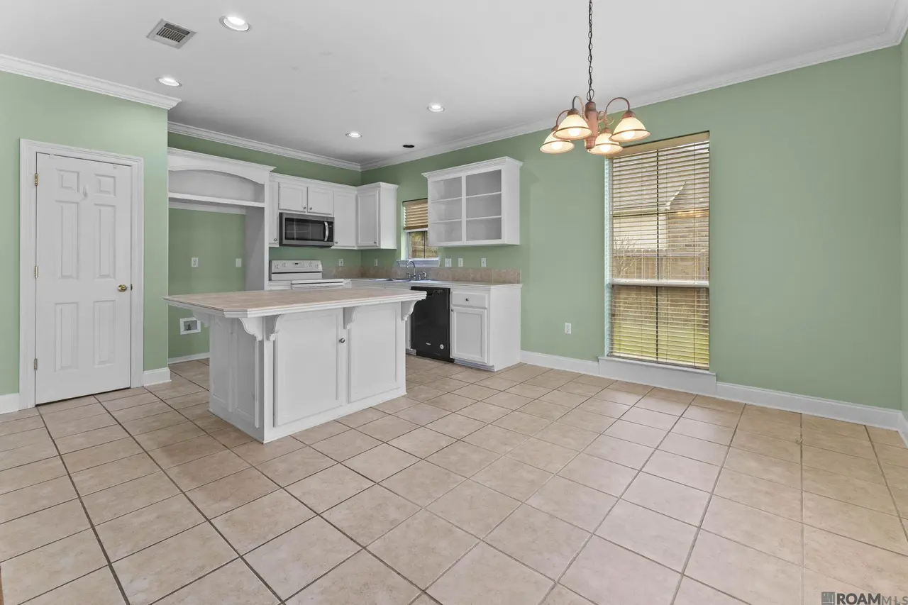 8929 Worthington Estates Avenue Baton Rouge, LA 70810 - Photo 4 of 23