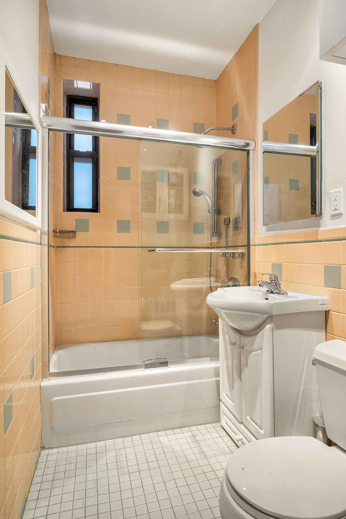 30 East 95th Street, Unit 4A Manhattan, NY 10128 - Photo 4 of 5
