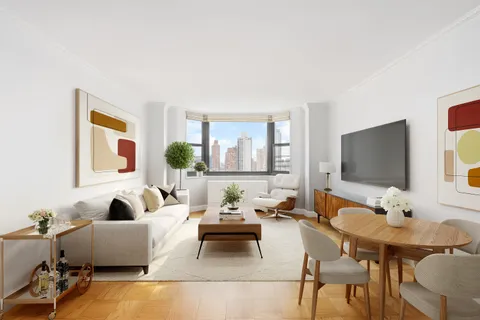 $1,150,000 | 200 East 90th Street, Unit 16E | Upper East Side