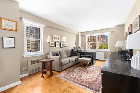 $1,725,000 | 101 West 12th Street, Unit 5J | West Village