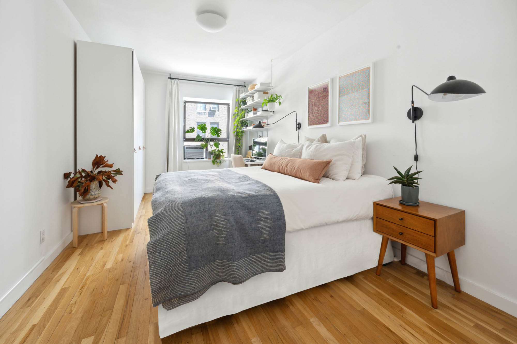 250 West 88th Street, Unit 703 Manhattan, NY 10024 - Photo 3 of 6 a bedroom with a bed and a potted plant on th table