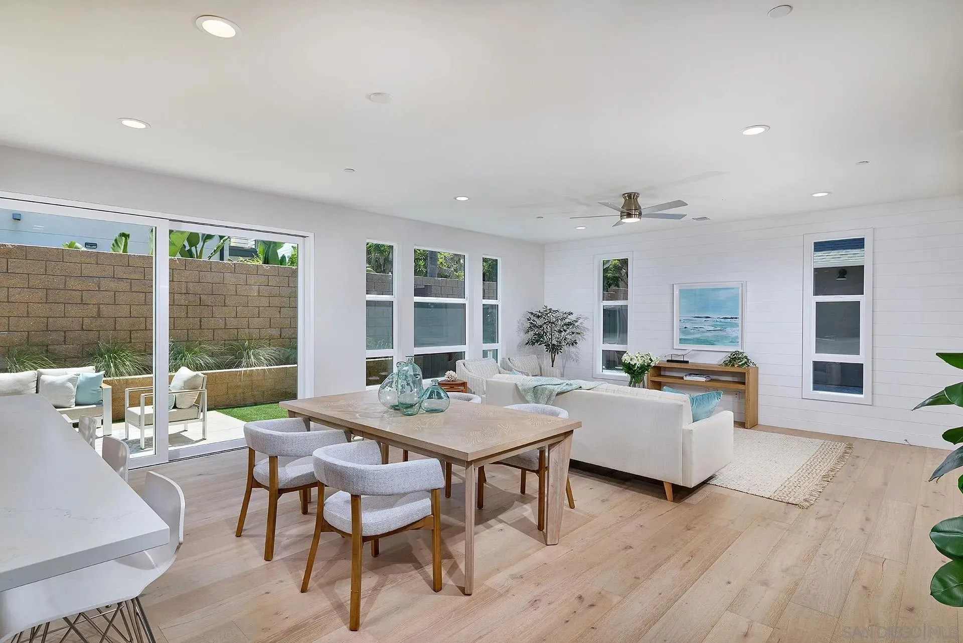 567 North Vulcan Avenue Encinitas, CA 92024 - Photo 9 of 49