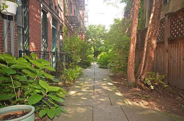 88 Horatio Street, Unit 1C Manhattan, NY 10014 - Photo 7 of 9 a backyard of a house with lots of green space