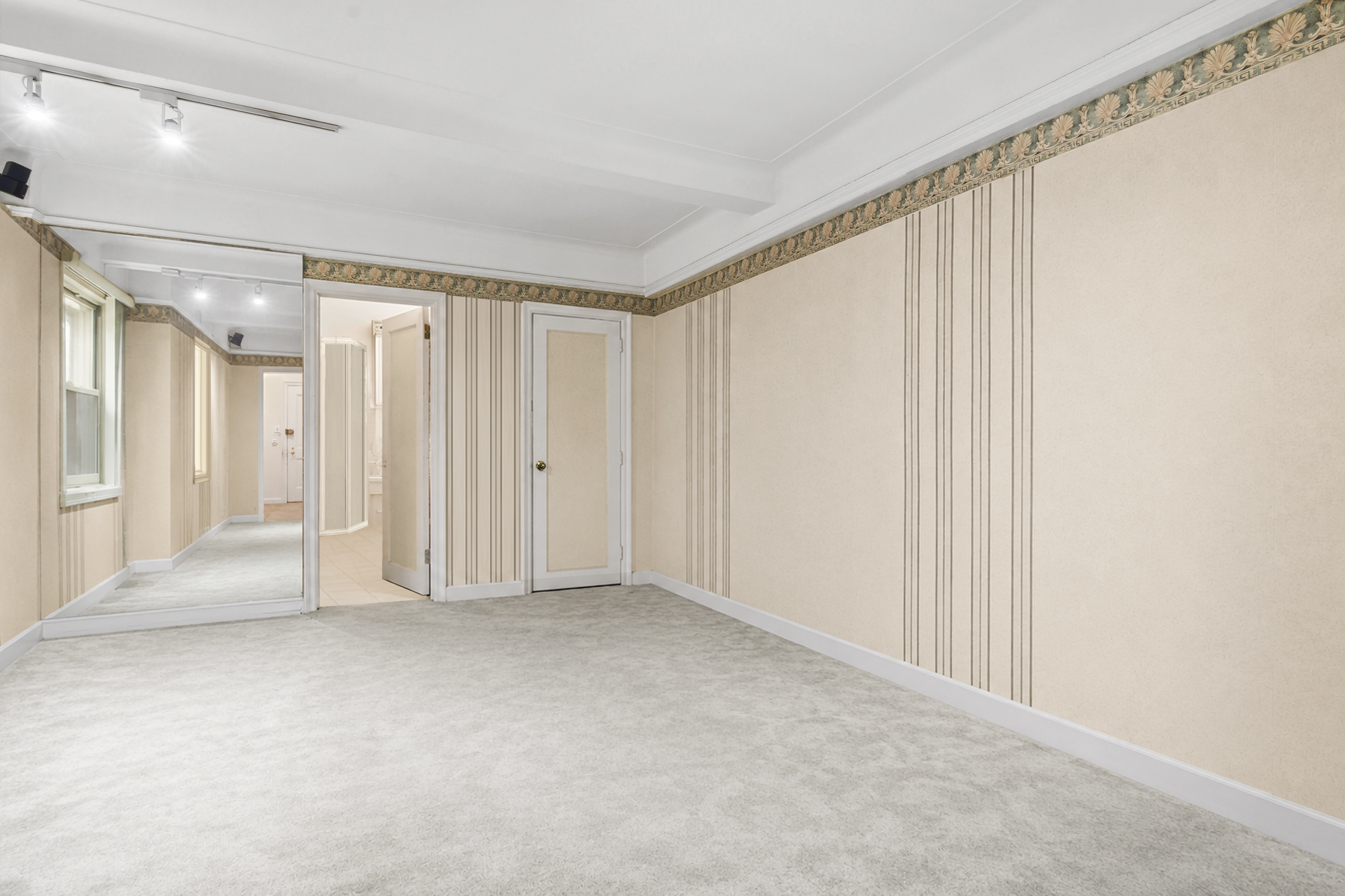 70 Remsen Street, Unit 2I Brooklyn, NY 11201 - Photo 3 of 10