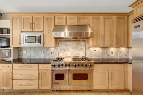 $1,875,000 | 1432 Waggaman Circle, McLean, VA 22101