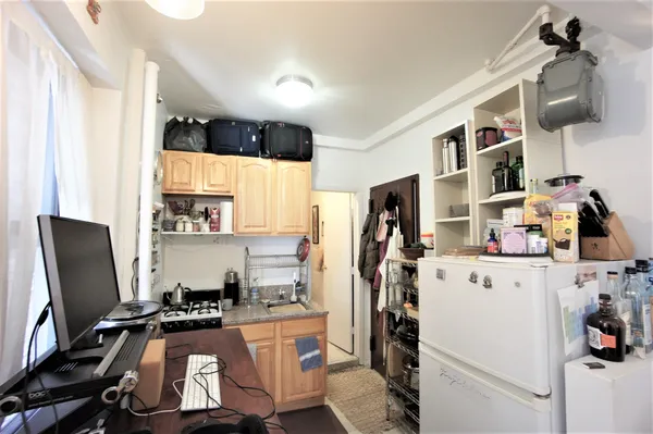 $2,875 | 330 West 43rd Street, Unit 15 | Hell's Kitchen