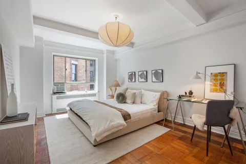 $769,500 | 411 West End Avenue, Unit 9C | Upper West Side