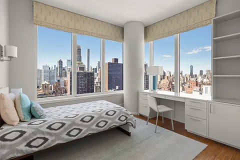 $6,895,000 | 255 East 74th Street, Unit 25A | Lenox Hill