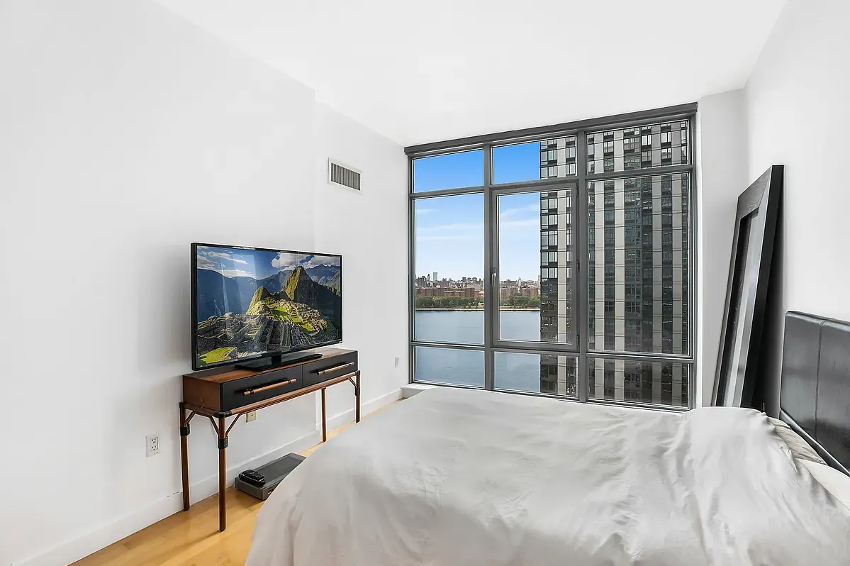 $6,300 | 1 Northside Piers, Unit 18C | Williamsburg