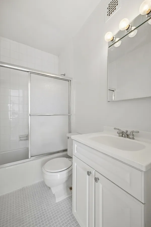 $1,350,000 | 160 East 38th Street, Unit 26FG | Murray Hill