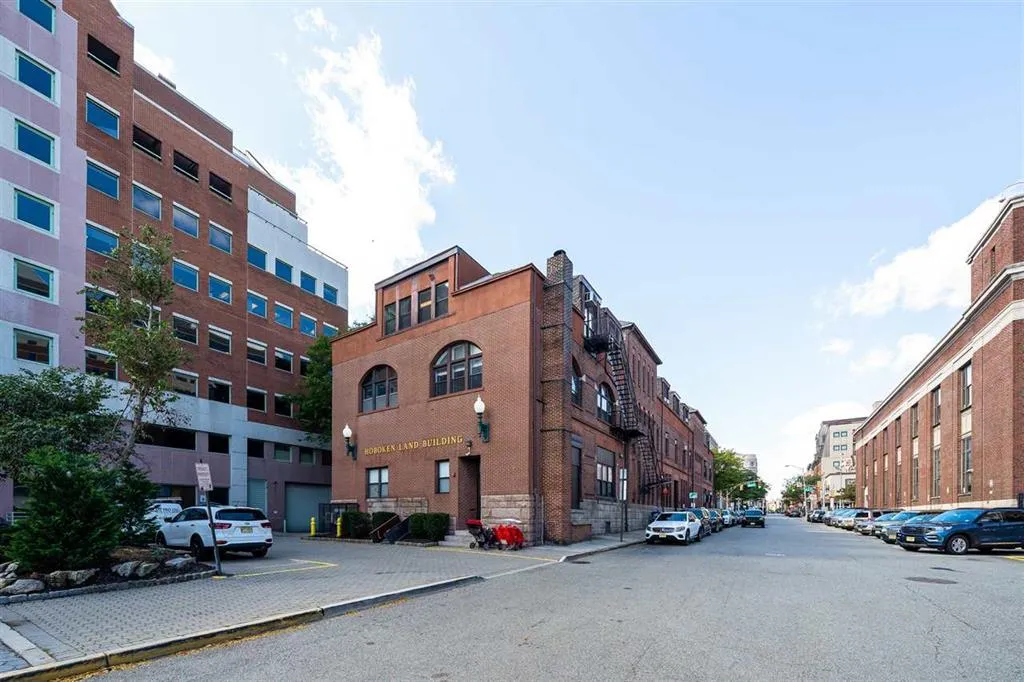 $2,000 | 1 Newark Street, Unit 21, Hoboken, NJ 07030