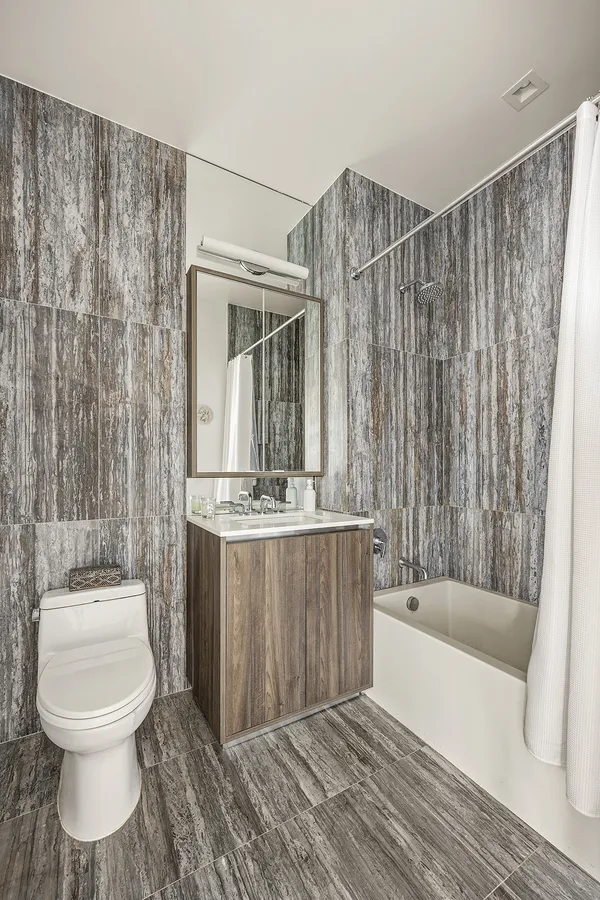 $6,750 | 13-33 Jackson Avenue, Unit 9B | Long Island City