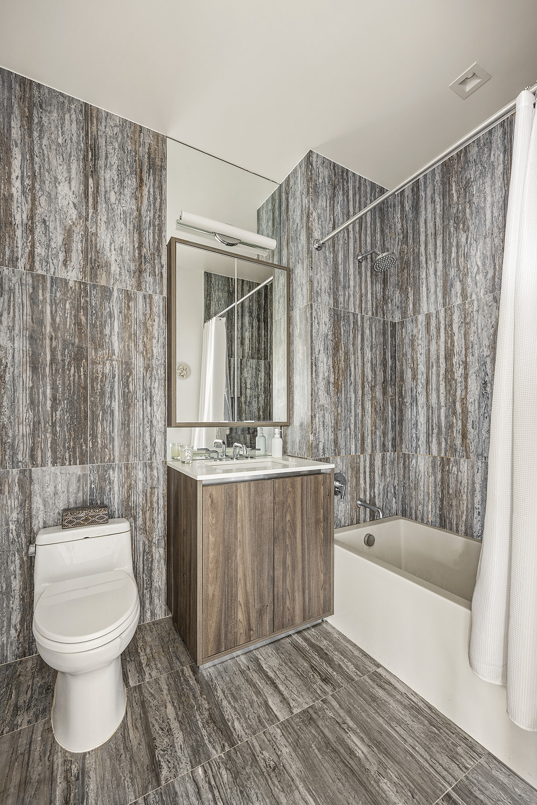 13-33 Jackson Avenue, Unit 9B Queens, NY 11101 - Photo 9 of 17