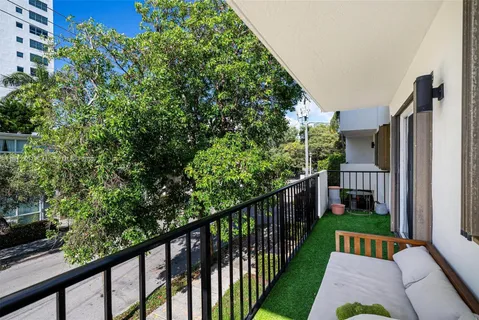 $460,000 | 1900 Meridian Avenue, Unit 204, Miami Beach, FL 33139