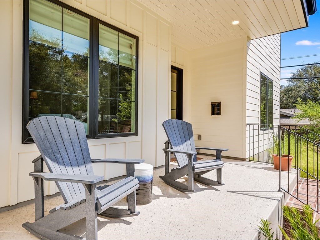 4102 Deepwoods Drive Austin, TX 78731 - Photo 3 of 29