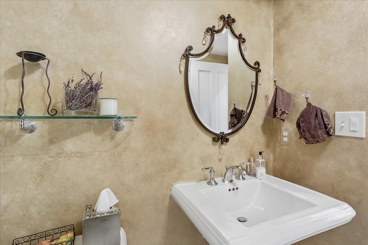 11736 Gainsborough Road Potomac, MD 20854 - Photo 53 of 90