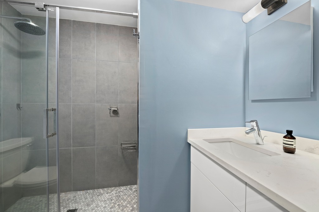 325 West 21st Street, Unit 4A Manhattan, NY 10011 - Photo 4 of 10