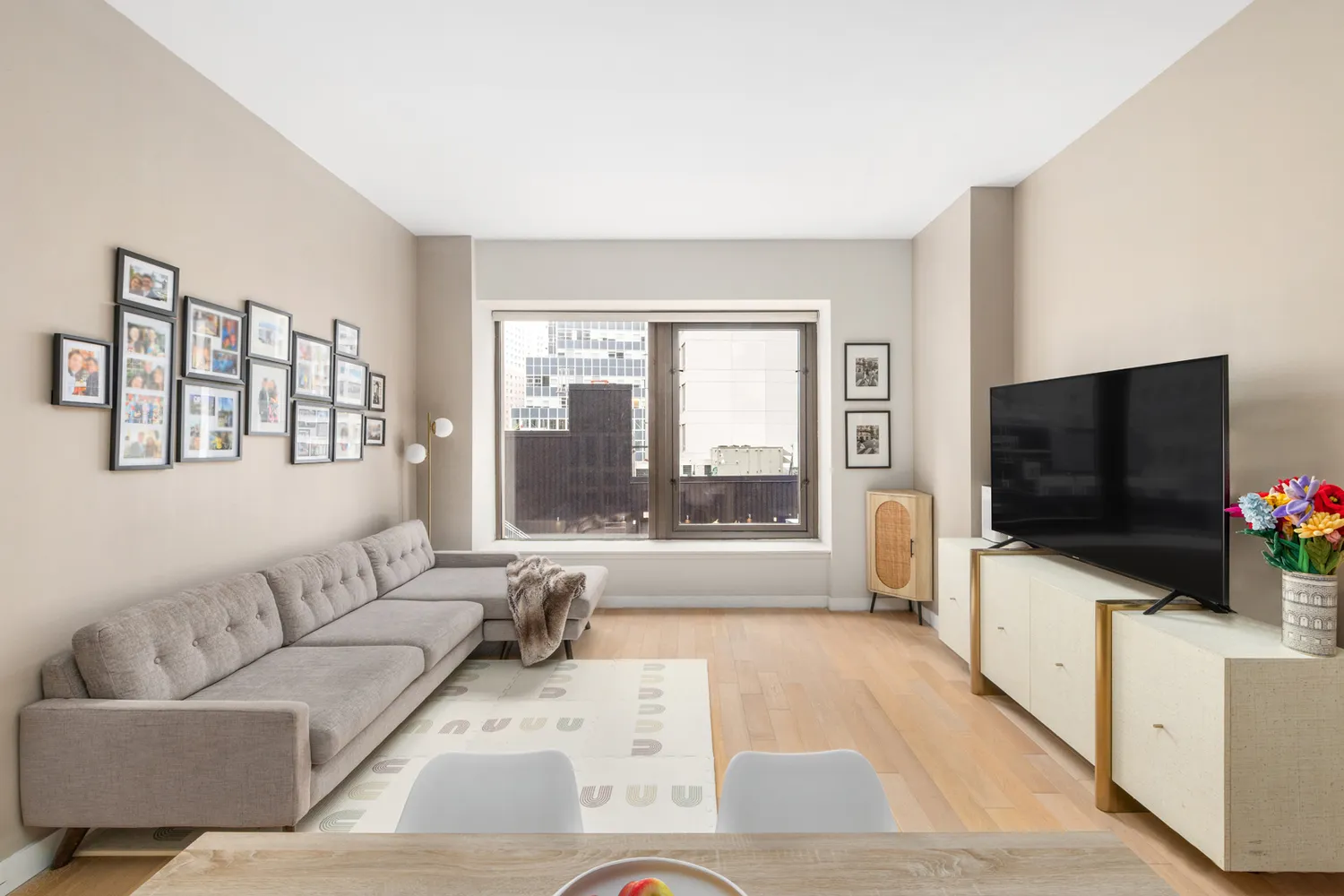 $5,500 | 75 Wall Street, Unit 19N | Financial District