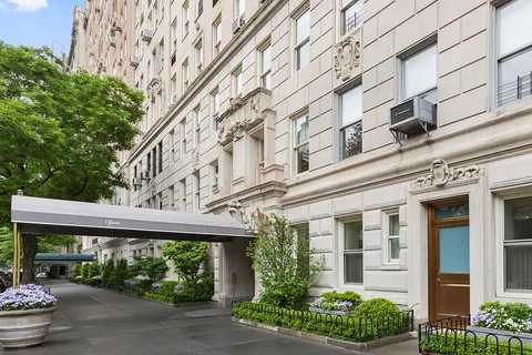$2,275,000 | 15 West 81st Street, Unit 8J | Upper West Side