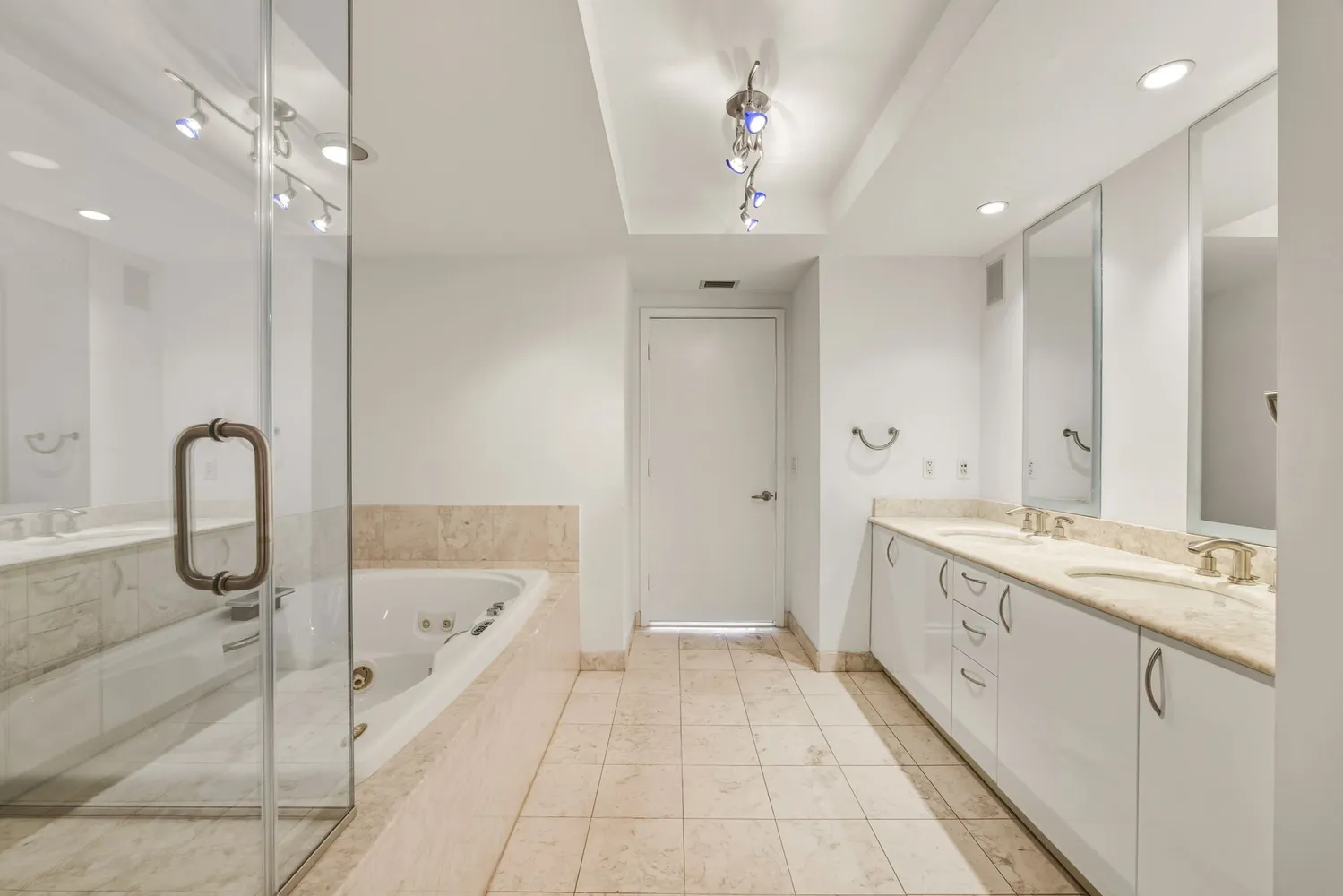 $2,095,000 | 1331 Brickell Bay Drive, Unit 2807, Miami, FL 33131