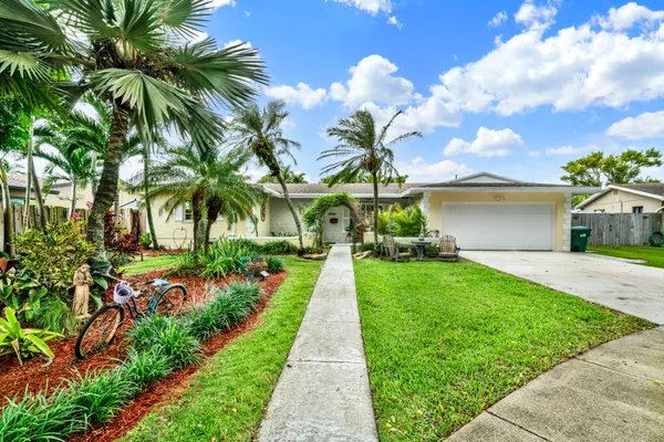 $725,000 | 18920 Southwest 92nd Court, Miami, FL 33157