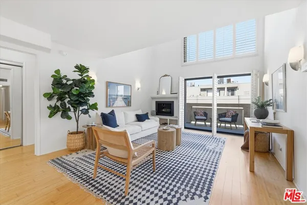 $1,180,000 | 12321 Ocean Park Boulevard, Unit 18, Los Angeles, CA 90064