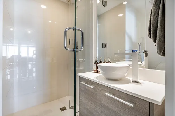 $889,000 | 650 Northeast 32nd Street, Unit 2005, Miami, FL 33137