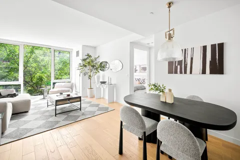 $889,000 | 540 West 49th Street, Unit 306S | Hell's Kitchen