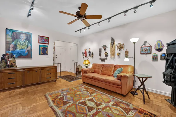 $900,000 | 120 Bennett Avenue, Unit 2MN | Hudson Heights