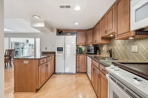 Contact Agent | Chanticleer, Cherry Hill, NJ 08003