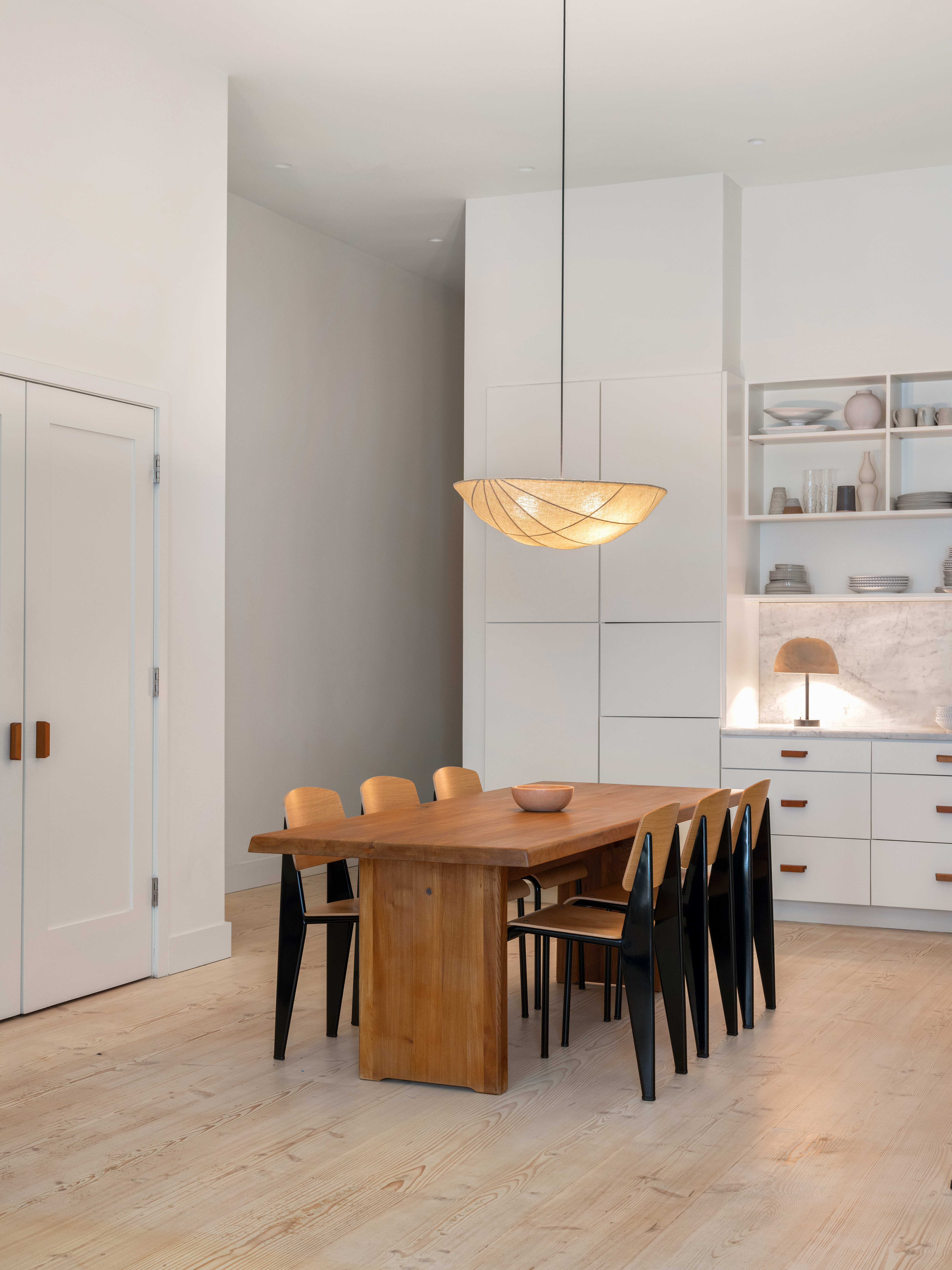 113 Columbia Heights, Unit PARLOR Brooklyn, NY 11201 - Photo 5 of 12 a table and chairs in a room